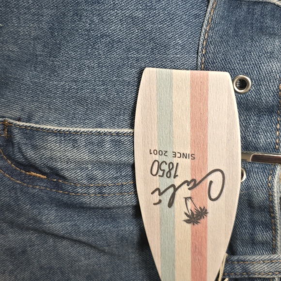 Cali 1850 Denim Shorts Sz 11/30 Belted Frayed Hem Cutoff Festival NWT - Picture 3 of 3